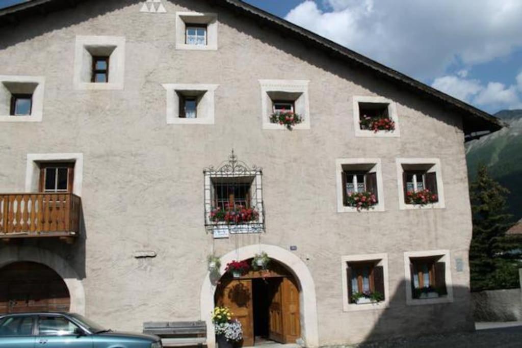 Chesa Margadant Apartment Zuoz Bagian luar foto