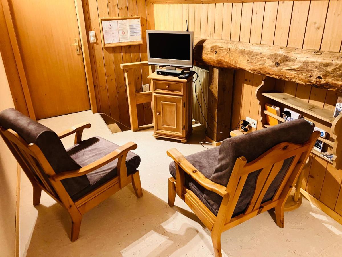 Chesa Margadant Apartment Zuoz Bagian luar foto